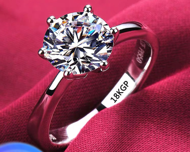 None Fade 18K Engagement Ring